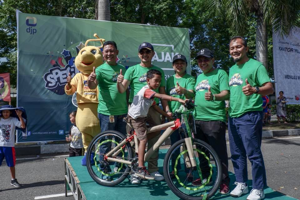 Pemenang Hadiah Sepeda di Spetaxcular KPP Pratama Bitung