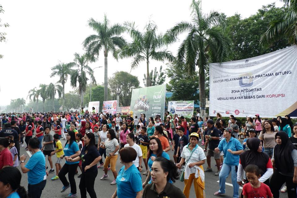 Antusiasme Ribuan Warga Kota Bitung Mengikuti Senam
