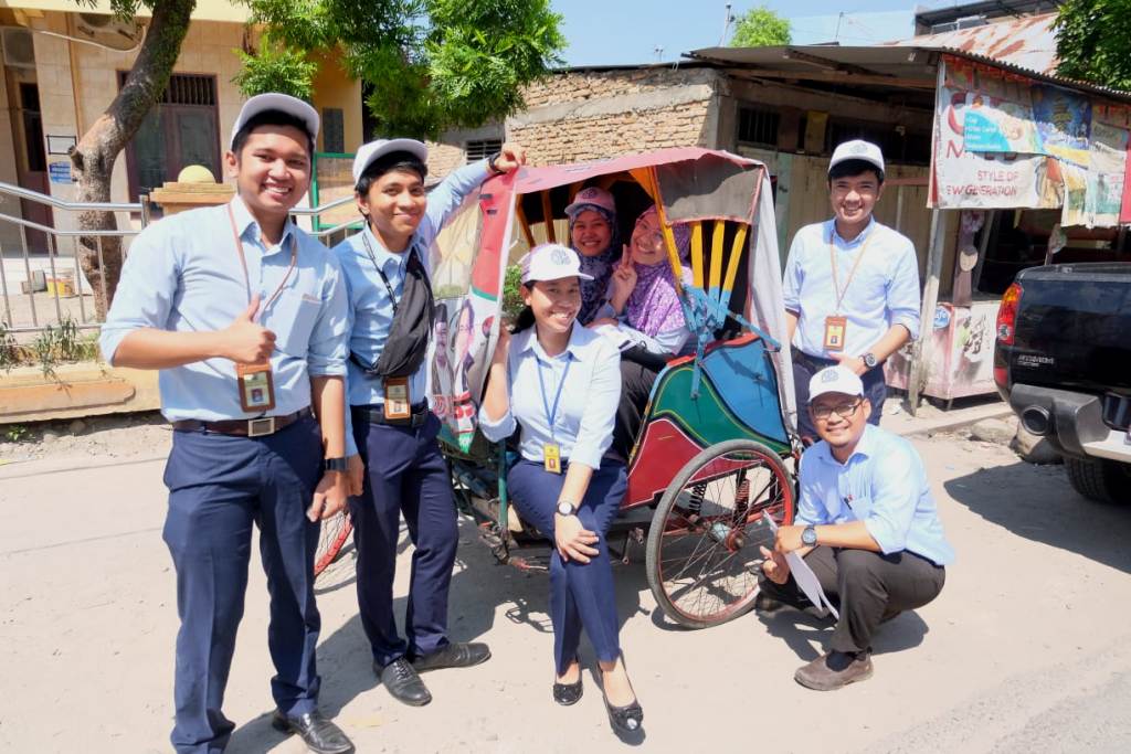 Tim DJP Berbagi Kanwil DJP Sumut I usai menyerahkan bingkisan Ramadan