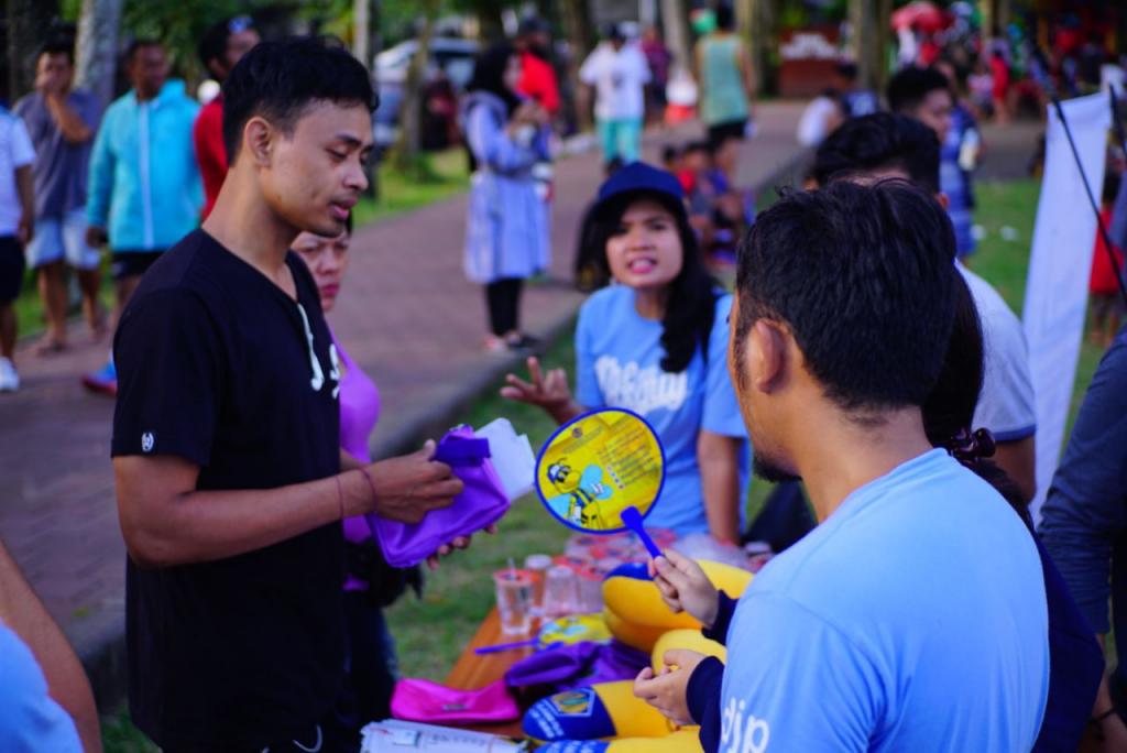 Pegawai aktif memberikan penjelasan mengenai e-Filing