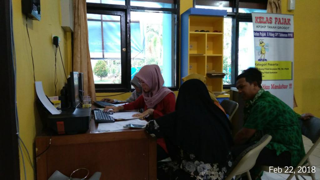 Peserta OJT Membantu WP e-filing SPT Tahunan