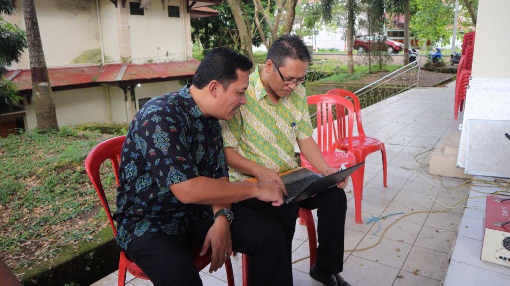 Kepala KPP Pratama Bitung pun turut melayani wajib pajak