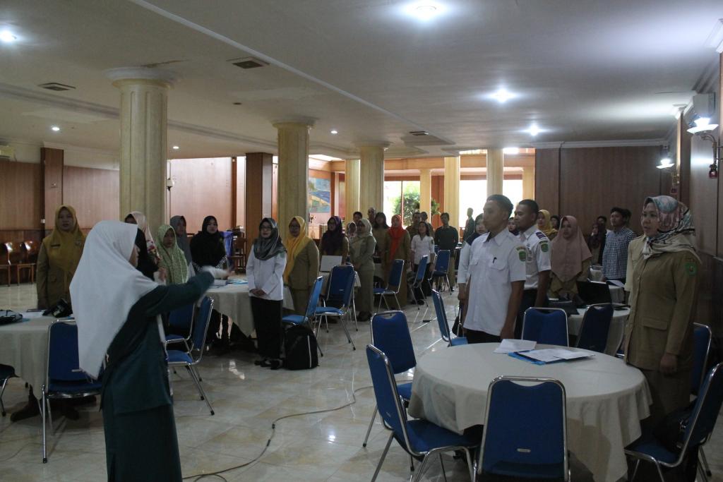 Menyanyikan Indonesia Raya