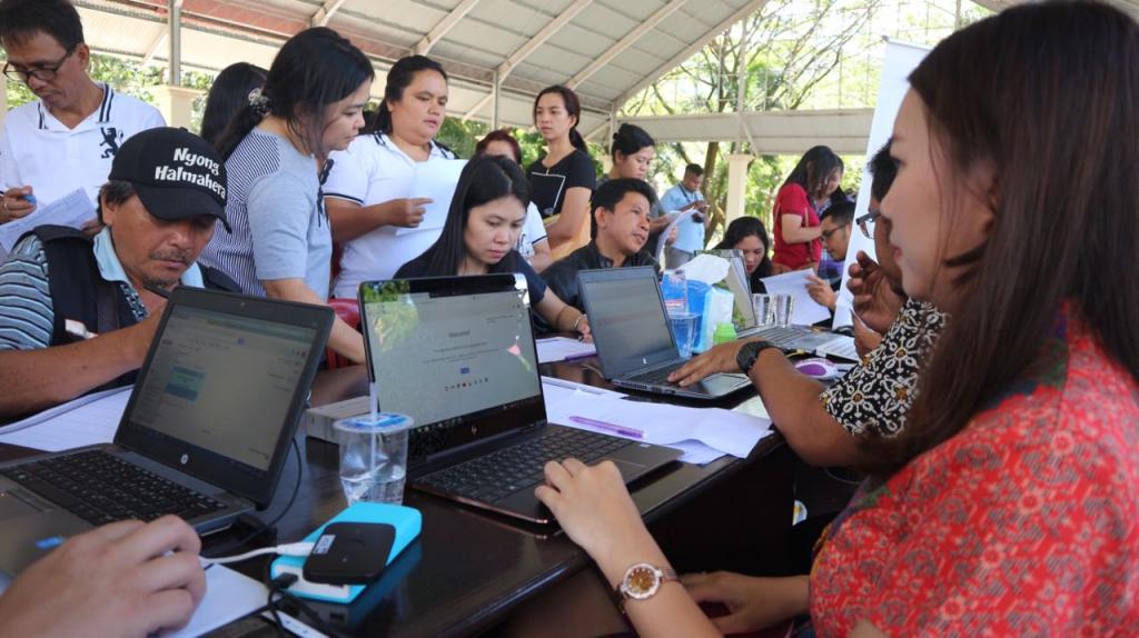 Para Petugas Pojok Pajak Sigap melayani Wajib Pajak