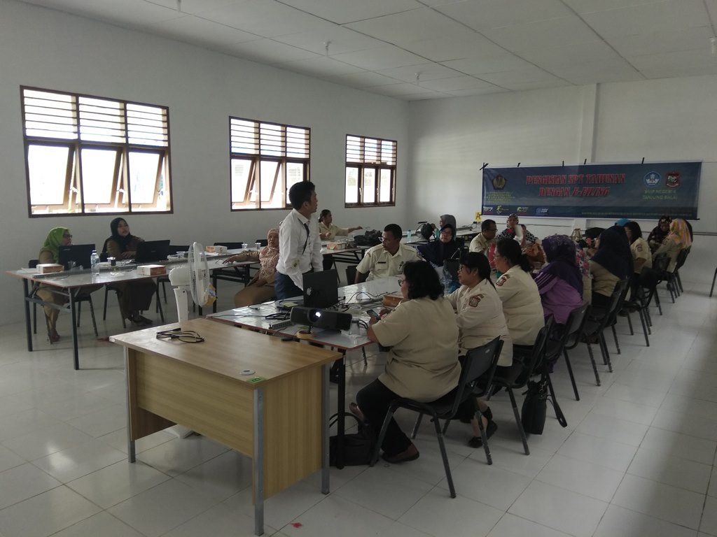 Sesi tanya jawab sekaligus praktek pengisian secara online