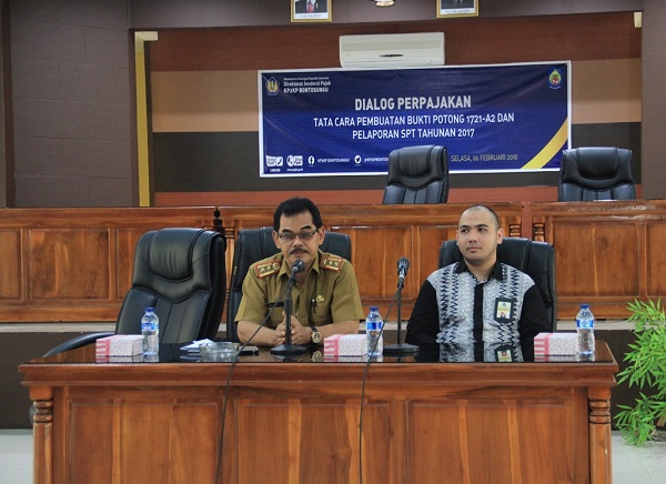 Sekretaris BPKAD memberi kata sambutan sekaligus membuka acara Dialog Perpajakan