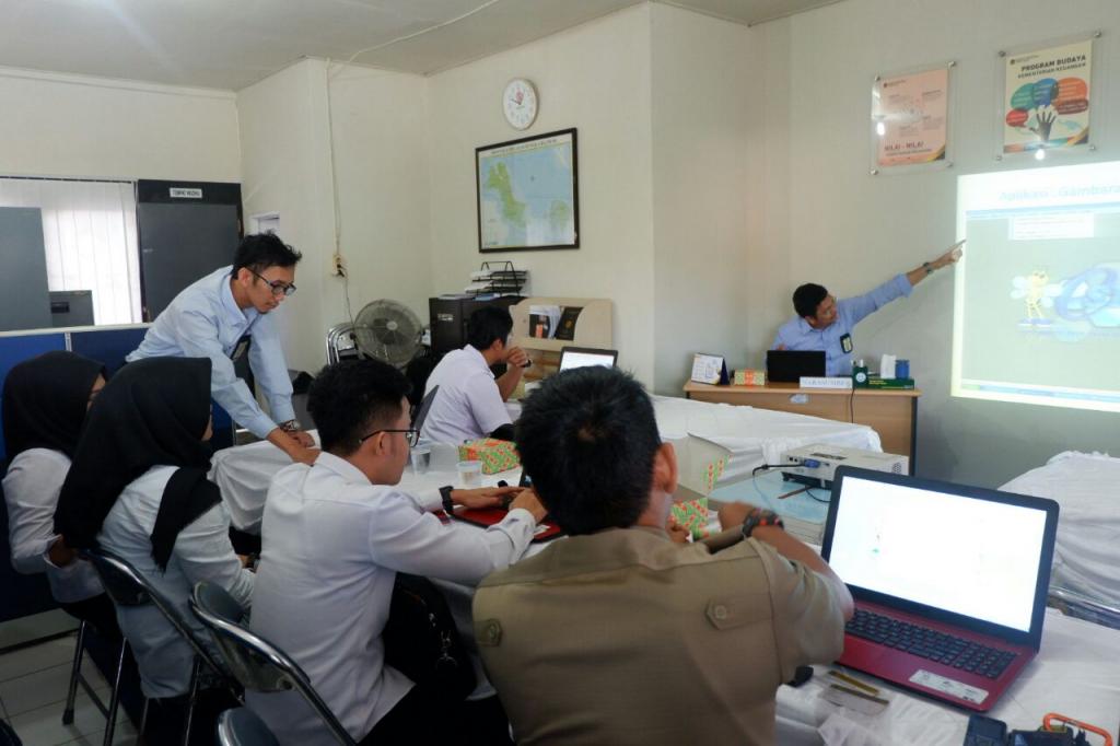 Kepala KP2KP Toboali, Erwin Siahaan menjadi pembicara dalam Bimbingan Teknis Pengisian Formulir Bukti Pemotongan PPh 1721 A2.