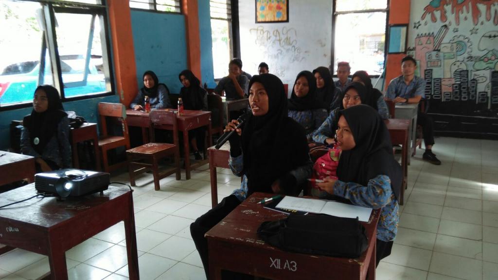 Sesi tanya jawab, siswa SMAN 2 Taliwang Aktif bertanya.