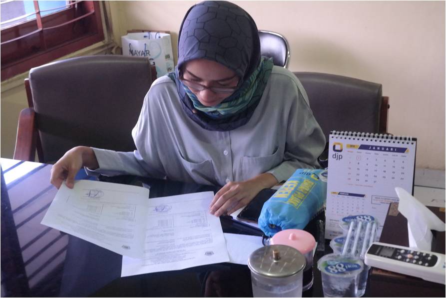 Mega Iskanti berkonsultasi tentang kewajiban perpajakannya