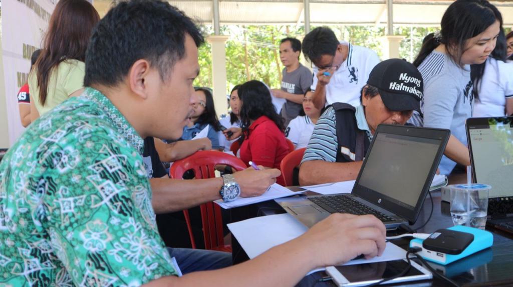 Suasana Pelayanan di Pojok Pajak Minahasa Utara