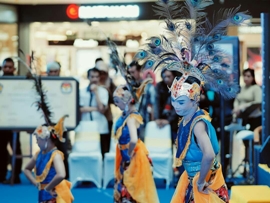 Tari Roro Ngigel dari Sanggar Tari Sobokarti menghibur pengunjung