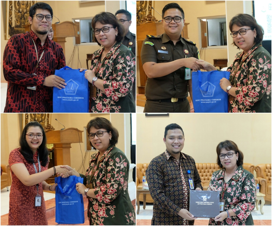 Penyerahan cindera Mata oleh Kepala KPP Pratama Cirebon kepada para Narasumber dalam acara BDS bersama OJK, Bank Rakyat Indonesia dan Kejaksaan Negeri