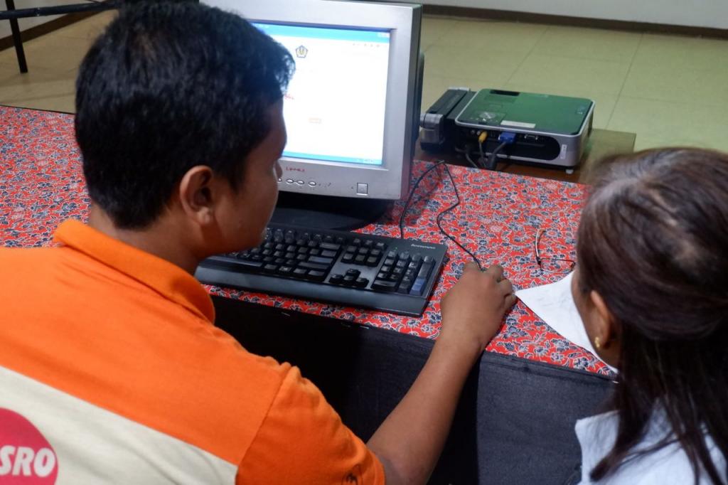 Karyawan PT. Sinar Sosro dalam menyampaikan SPT Tahunan secara efiling
