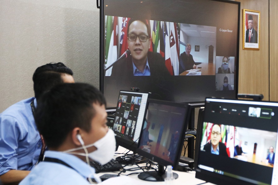 Peserta mengikuti lokakarya melalui saluran telekonferensi