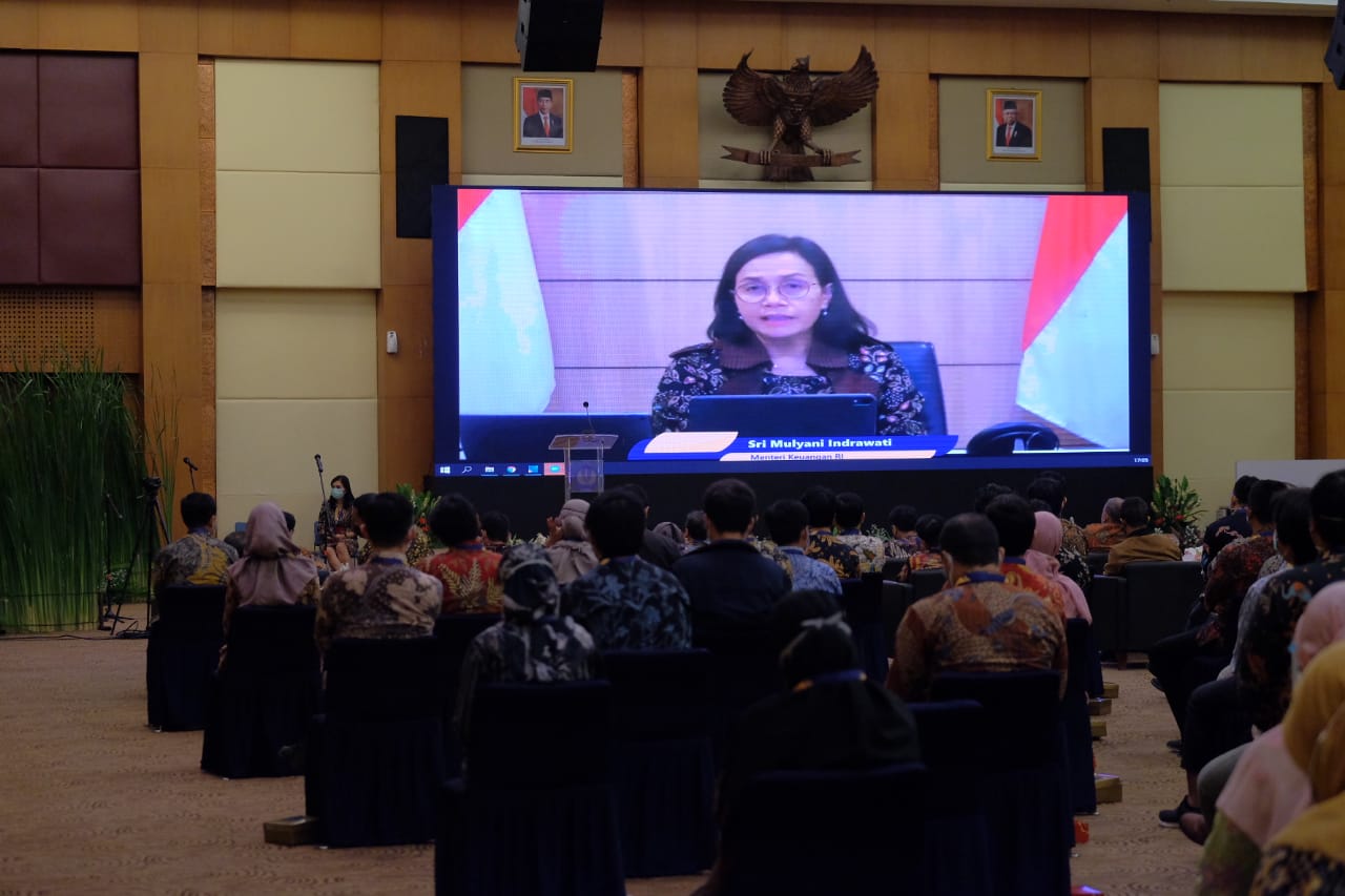 Menteri Keuangan Sri Mulyani Indrawati memberikan pembekalan kepada Tim Pelaksana PSIP di Kantor Pusat DJP, Jakarta.