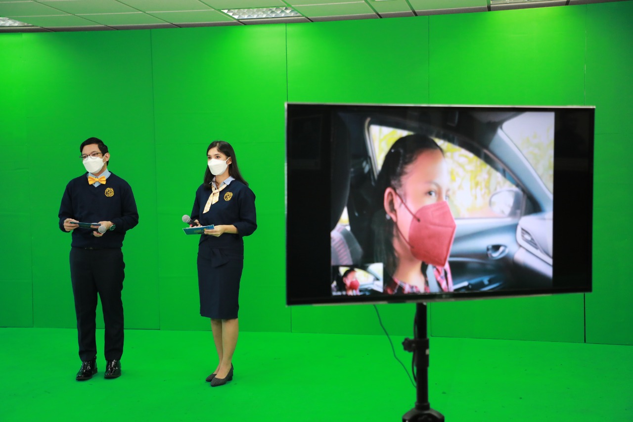 Pembawa Acara Pajak Bertutur 2021 memandu jalannya kegiatan