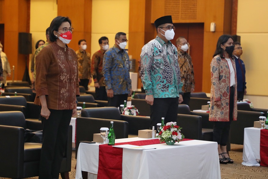 Para undangan mengikuti kegiatan dengan menerapkan protokol kesehatan secara ketat