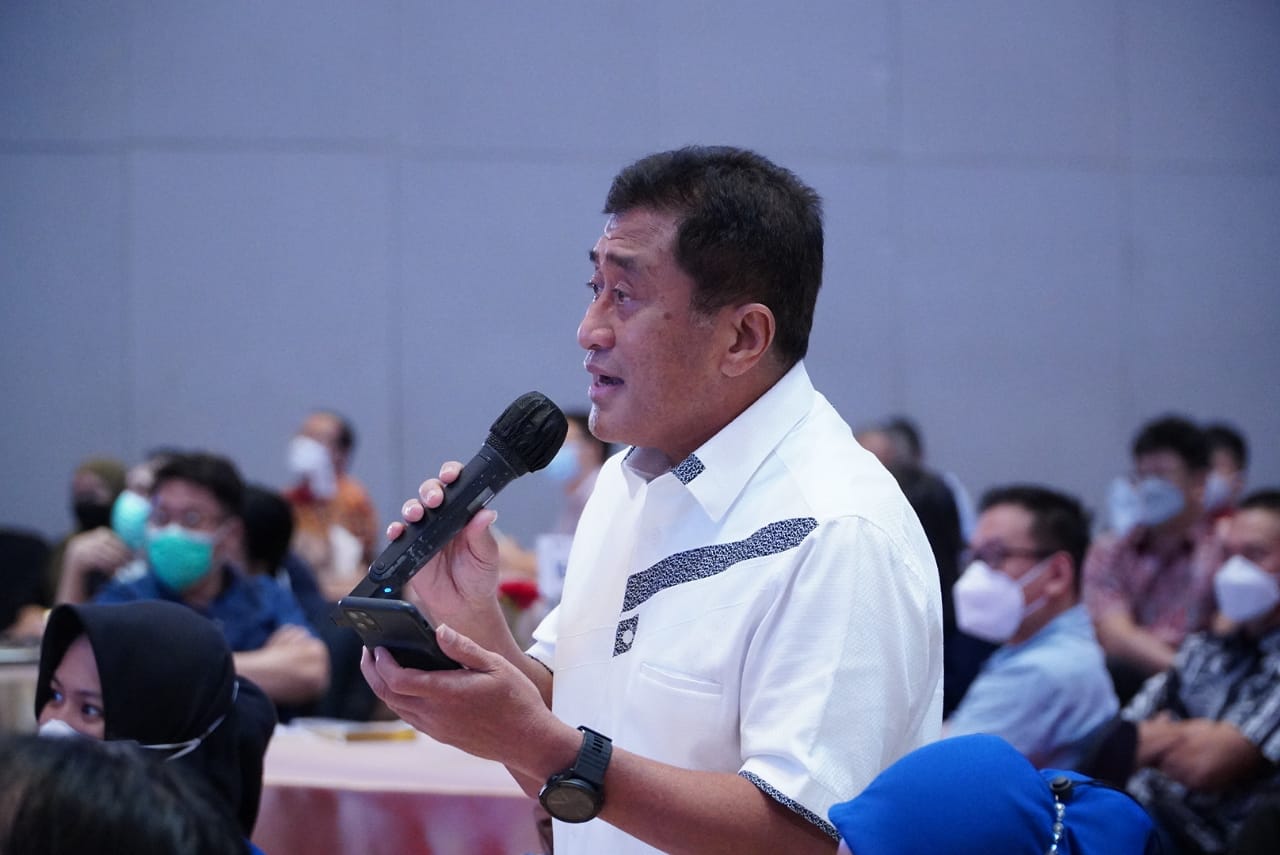 peserta menyampaikan pertanyaan