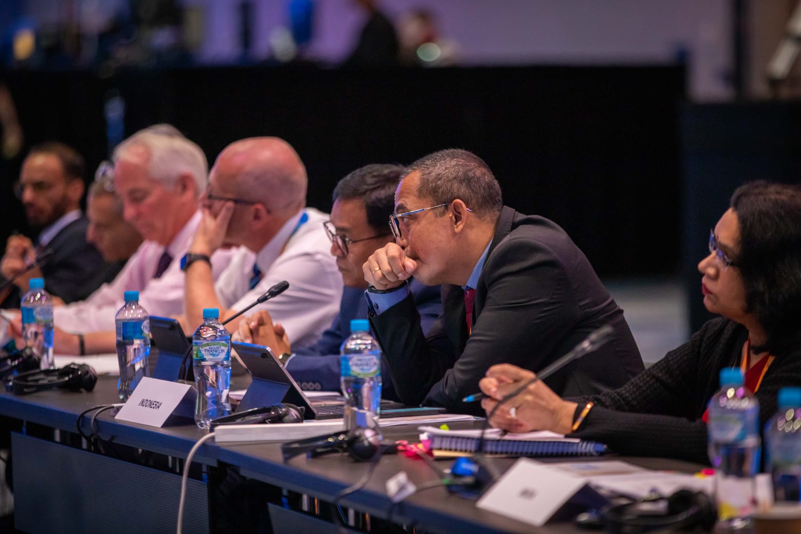 Direktur Jenderal Pajak Suryo Utomo, Direktur Perpajakan Internasional Mekar Satria Utama bersama para peserta mengikuti jalannya FTA Plenary Meeting