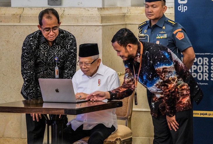 Asistensi pelaporan SPT Tahunan Bapak Ma'ruf Amin oleh Bapak Heru Pambudi