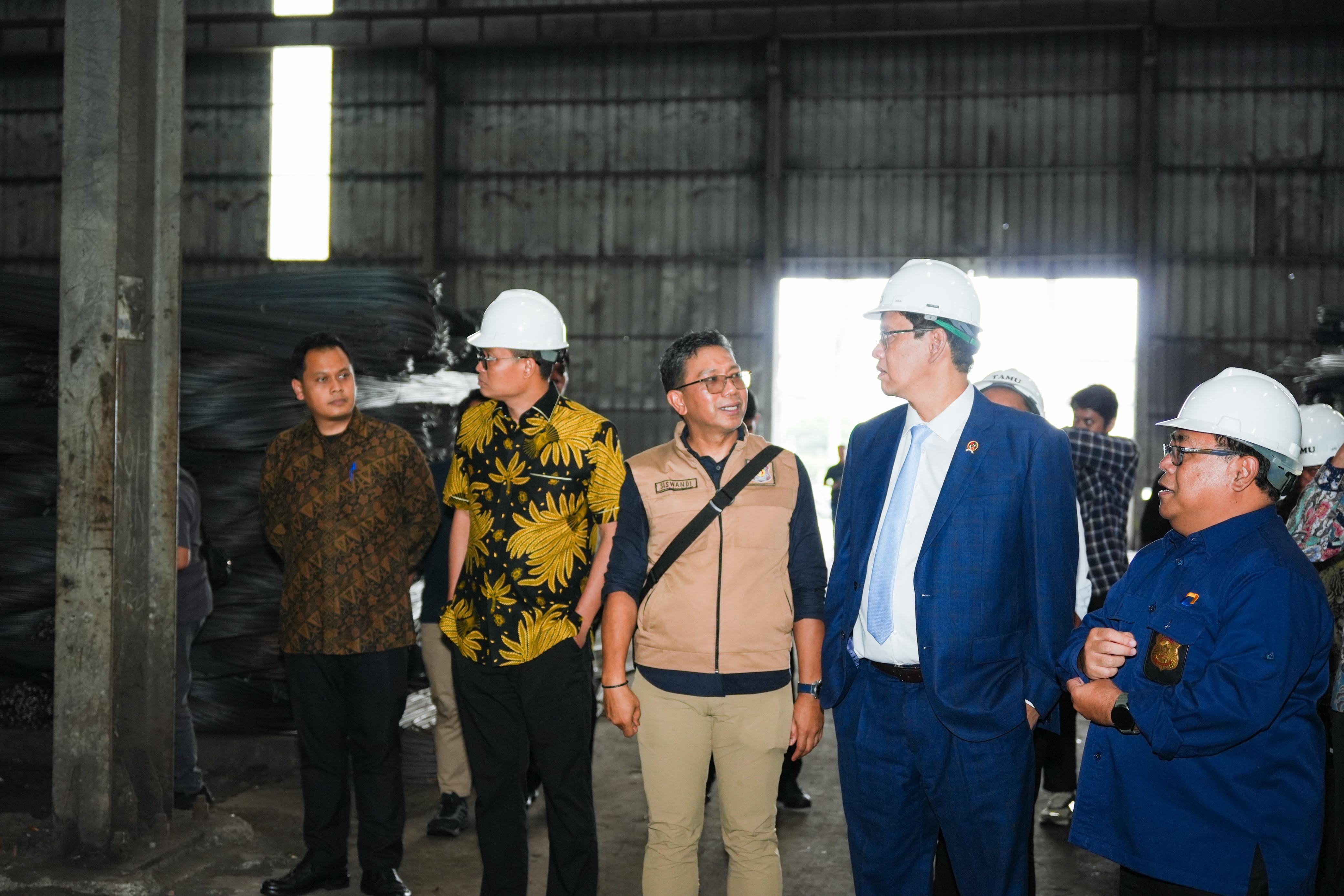 Menkeu Purbaya didampingi Direktur Jenderal Pajak, Bimo Wijayanto, bersama jajaran Kementerian Keuangan.