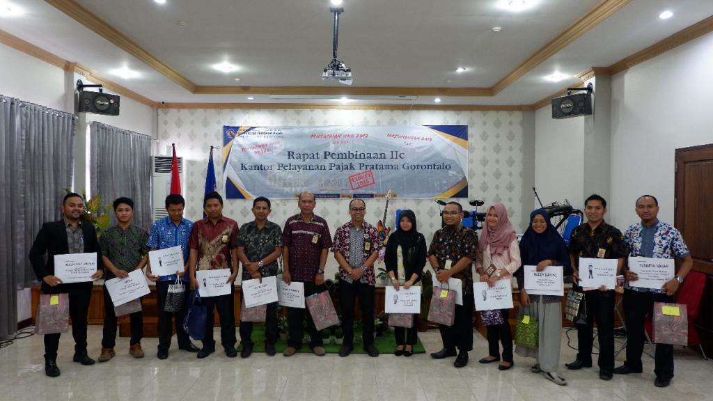 Pemberian apresiasi kepada pegawai dengan kontribusi terbaik