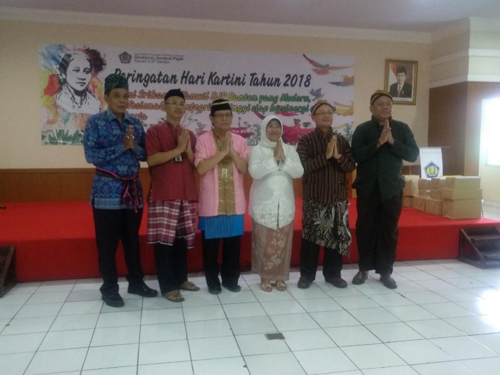 Dalam nuansa Hari Kartini, Kantor Wilayah DJP Banten menyelenggarakan berbagai macam perlombaan di Aula lantai 3 Kanwil DJP Banten (Jumat, 27/4).