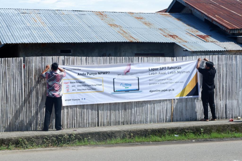 Pemasangan Spanduk I