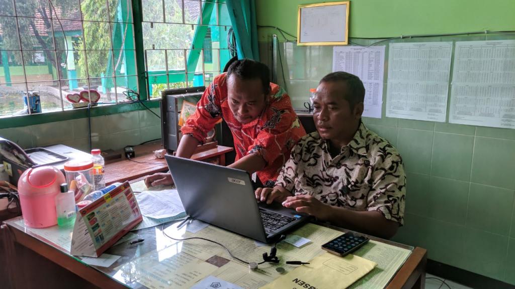 AR Waskon III Syafiudin, Sedang Mengedukasi Pelaporan E-filing Guru SMPN 2 Candi