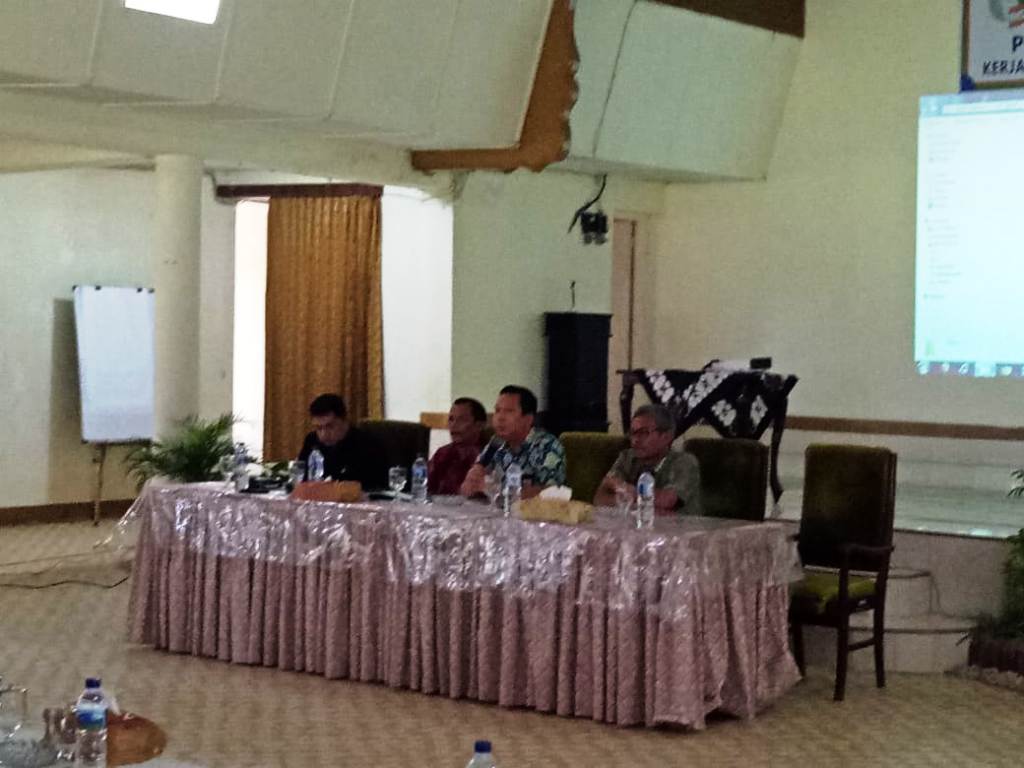 Pembukaan Acara Kegiatan Sosialisasi yang diadakan di Gunung Pamela oleh Kepala Seksi Kerjasama dan Humas Sumut II Ery Sunandra diampingi oleh Distrik Manajer PTPN III Distrik Sedang-1 Edy Primsa Tarigan