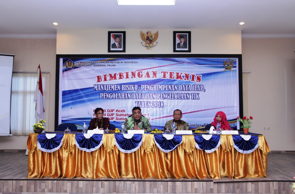 Pembukaan Kegiatan Bimtek Gabungan oleh Kepala Kanwil DJP Sumatera Utara II Tri Bowo didampingi oleh para Kepala Bidang DP3 Kanwil DJP Sumut I, Sumut II dan Aceh