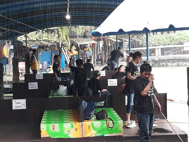 Wartawan sedang mancing.