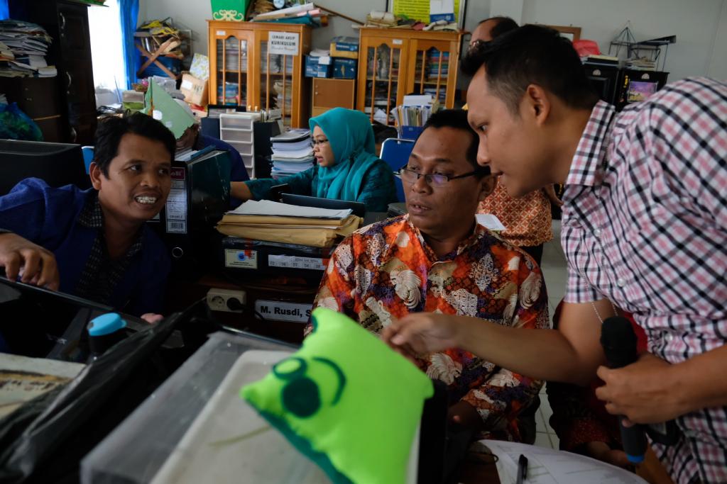 Seperti memberi contoh pada muridnya, para guru kritis dalam mengisi SPT