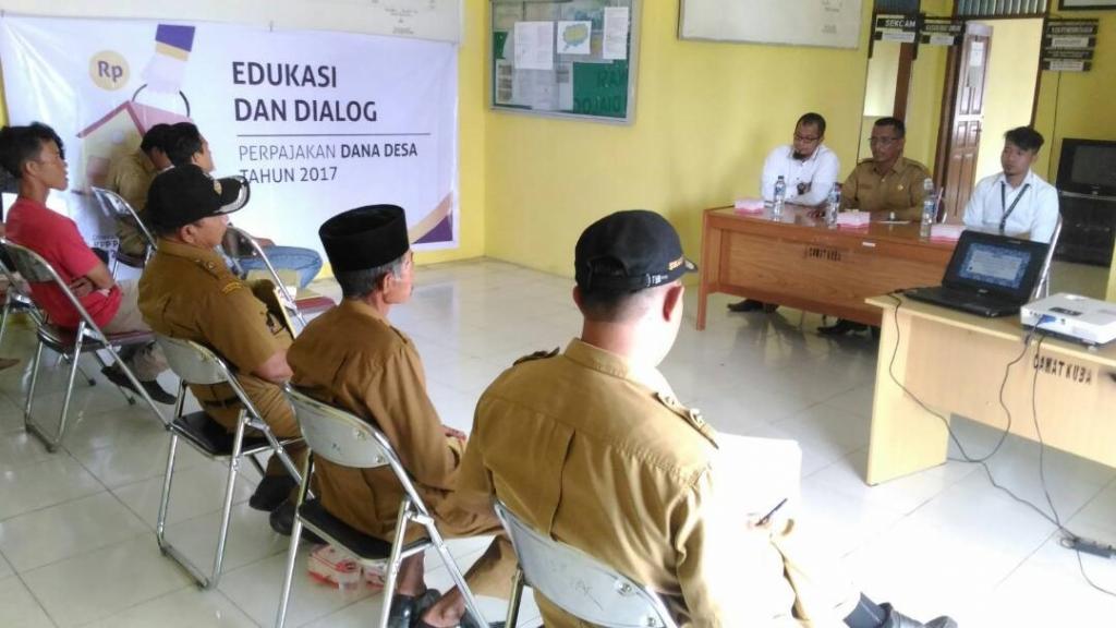 Kepala Kecamatan Kuala Baru Kabupaten Aceh Singkil, Anto, memberikan kata sambutannya