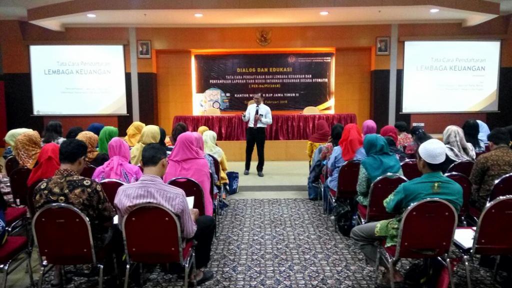 Kepala Seksi Bimbingan Pelayanan dan Konsultasi, Dwi Budi Lestariyanto memamparkan materi PER-04/PJ/2018