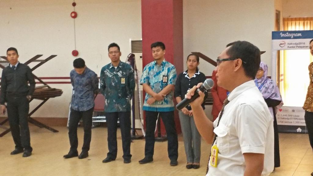 Hartanto menanggapi dan memberi pengarahan kepada pegawai