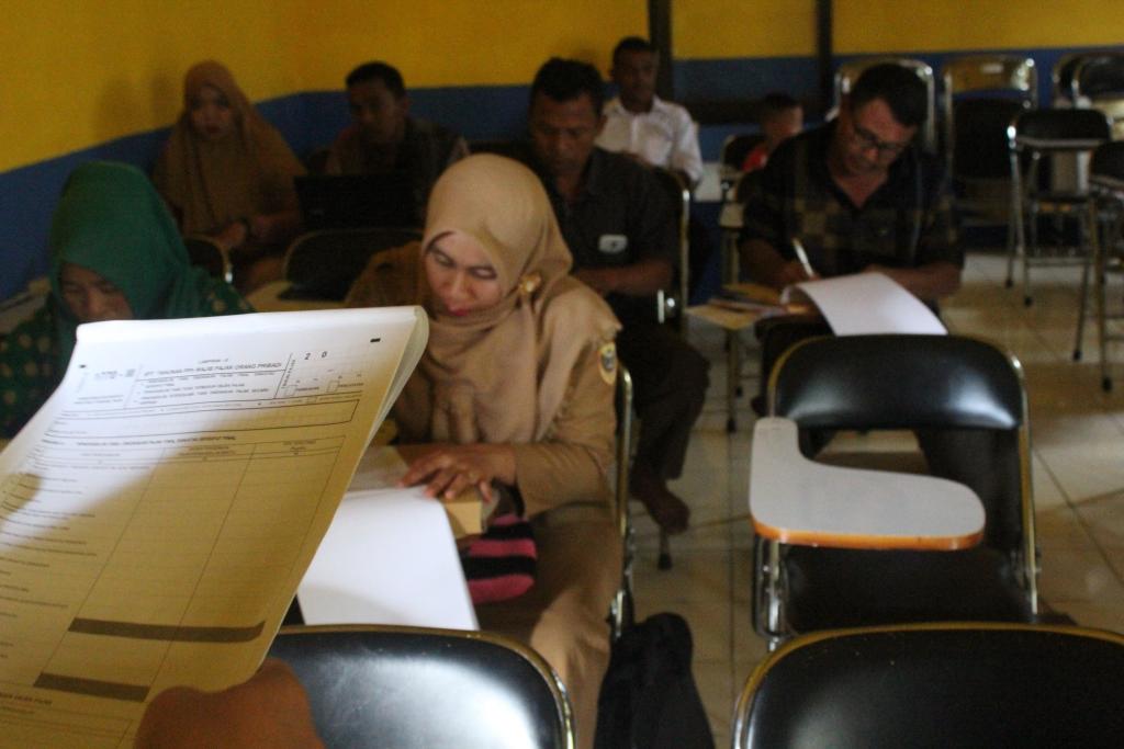 Para peserta antusias mengikuti arahan dari pemateri