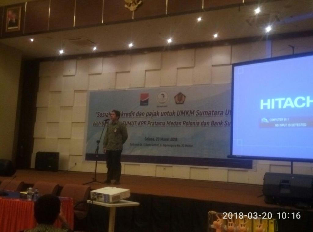 Ohmen S.O. Siregar, Kepala Seksi Ekstensifikasi dan Penyuluhan KPP Pratama Medan Polonia menjelaskan pentingnya pajak bagi bangsa Indonesia