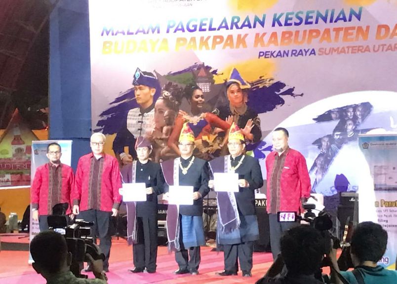 Kegiatan Pekan Panutan 2018 Pemerintah Kabupaten Dairi yang dilaksanakan bersamaan dengan Malam Pagelaran Kesenian Budaya Pakpak Kabupaten Dairi di Pekan Raya Sumatera Utara (PRSU) ke 47, Medan.Acara langsung dihadiri oleh Bupati dan Wakil Bupati Dairi K.R.A Johnny Sitohang Adinegoro dan Irwansyah Pasi didamping Sekdakab Dairi dengan mengenakan pakaian adat pakpak.