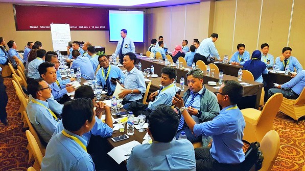 Suasana di salah satu ruang komisi pembahasan