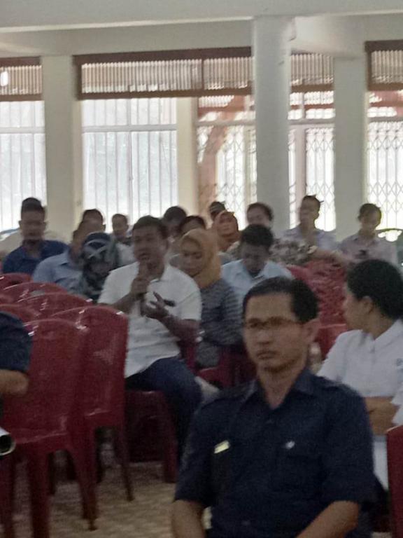 Pertanyaan dari salah satu peserta sosialisasi saat sesi sharing dan dialog berlangsung