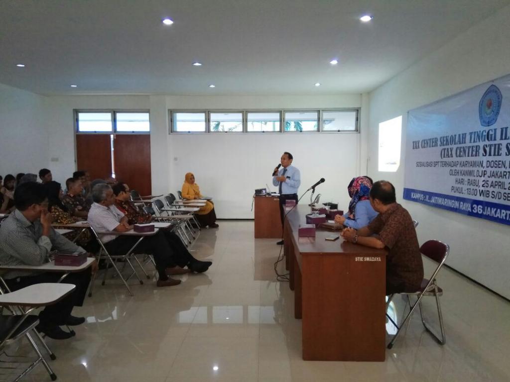Penyampaian Materi SPT oleh Pelaksana Seksi Bimbingan Pelayanan dan Konsultasi Solihin