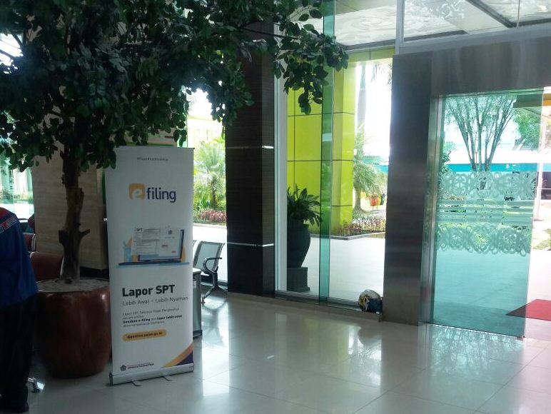 Banner di Pintu Utama RSUD Kanudjoso Djatiwibowo