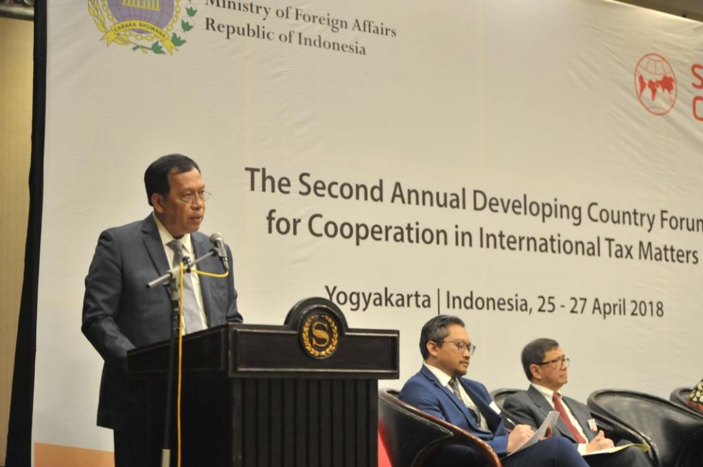 Di akhir pidatonya, Dirjen Pajak mengucapkan selamat bekerja kepada seluruh peserta yang merupakan fiskus-fiskus yang berasal dari negara-negara di seluruh dunia.