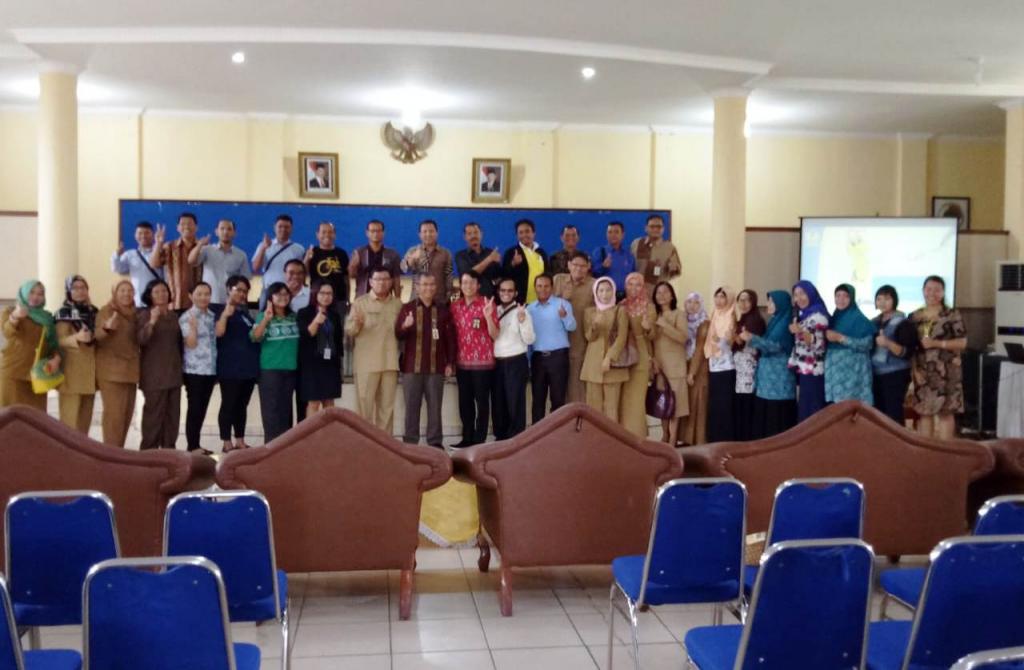 Foto bersama dengan harapan bahwa para pengurus koperasi yang telah diberikan penjelasan dan pengajaran dapat dengan tertib dan patuh dalam memenuhi kewajiban pajak tepat waktu