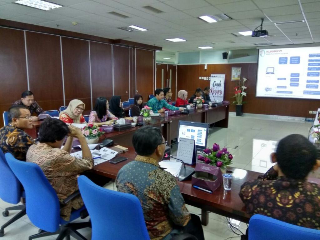 Pemaparan Materi Strategi Palayanan dan Konsultasi oleh Kepala Seksi Bimbingan Pelayanan dan Konsultasi