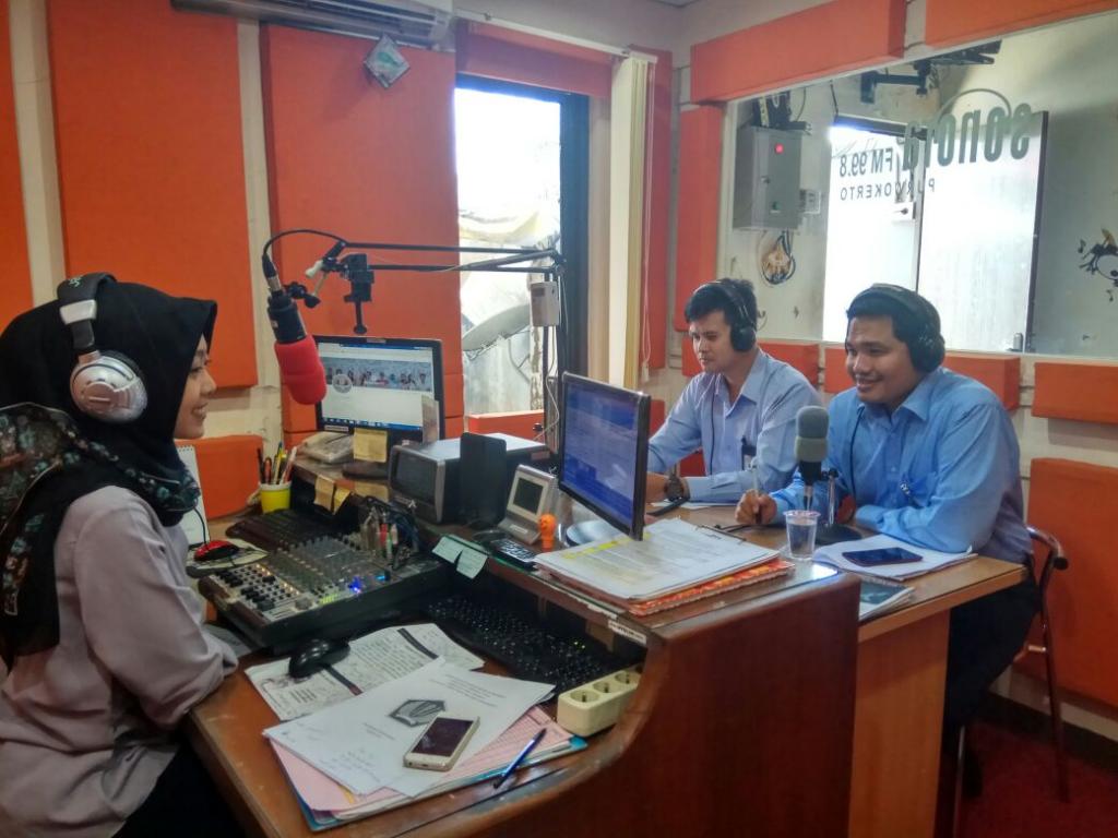 Suasana talkshow di Sonora didampingi penyiar