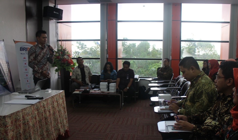 Perwakilan dari BRINS menyampaikan materi
