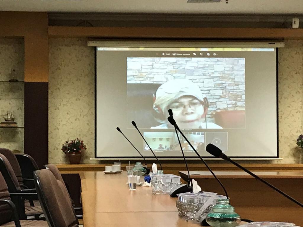 Kepala KPP Pratama Madiun Vidcon dengan Kakanwil DJP Jatim II