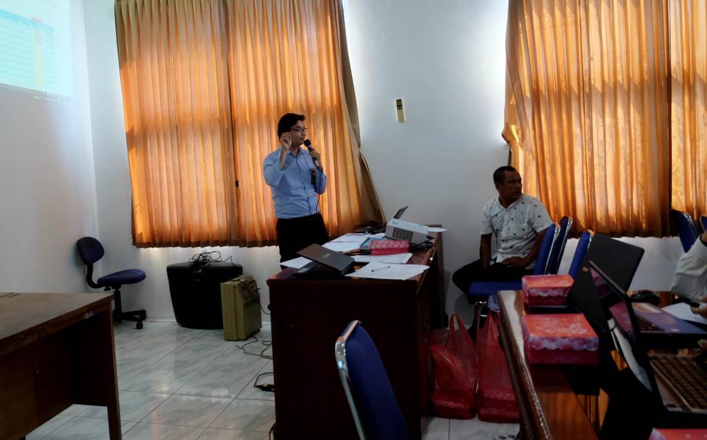 Pemateri Dody Sulpiandy sedang menyampaikan materi